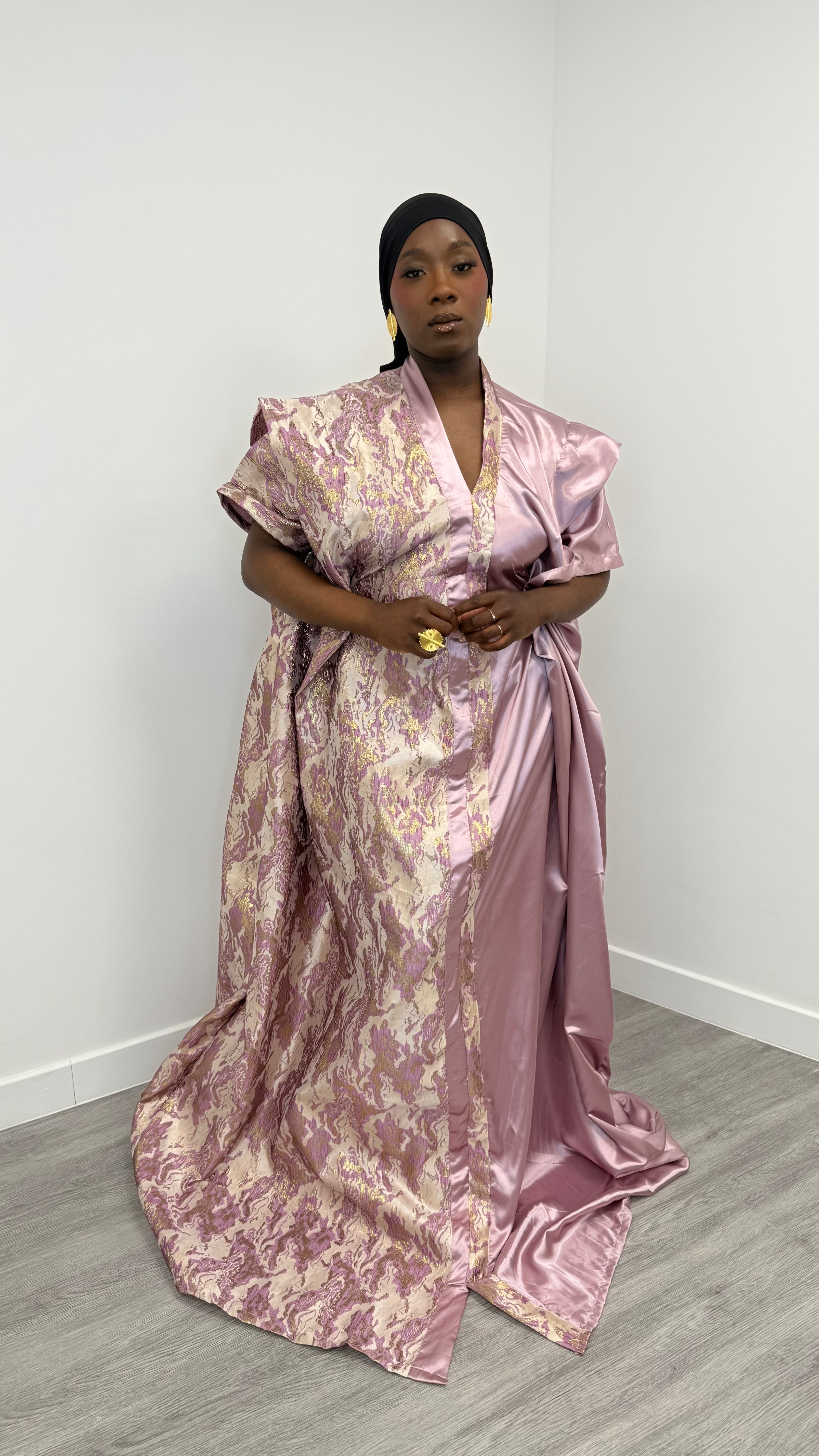 Robe Brocart Royale – Élégance & Prestance à Chaque Pas ✨
