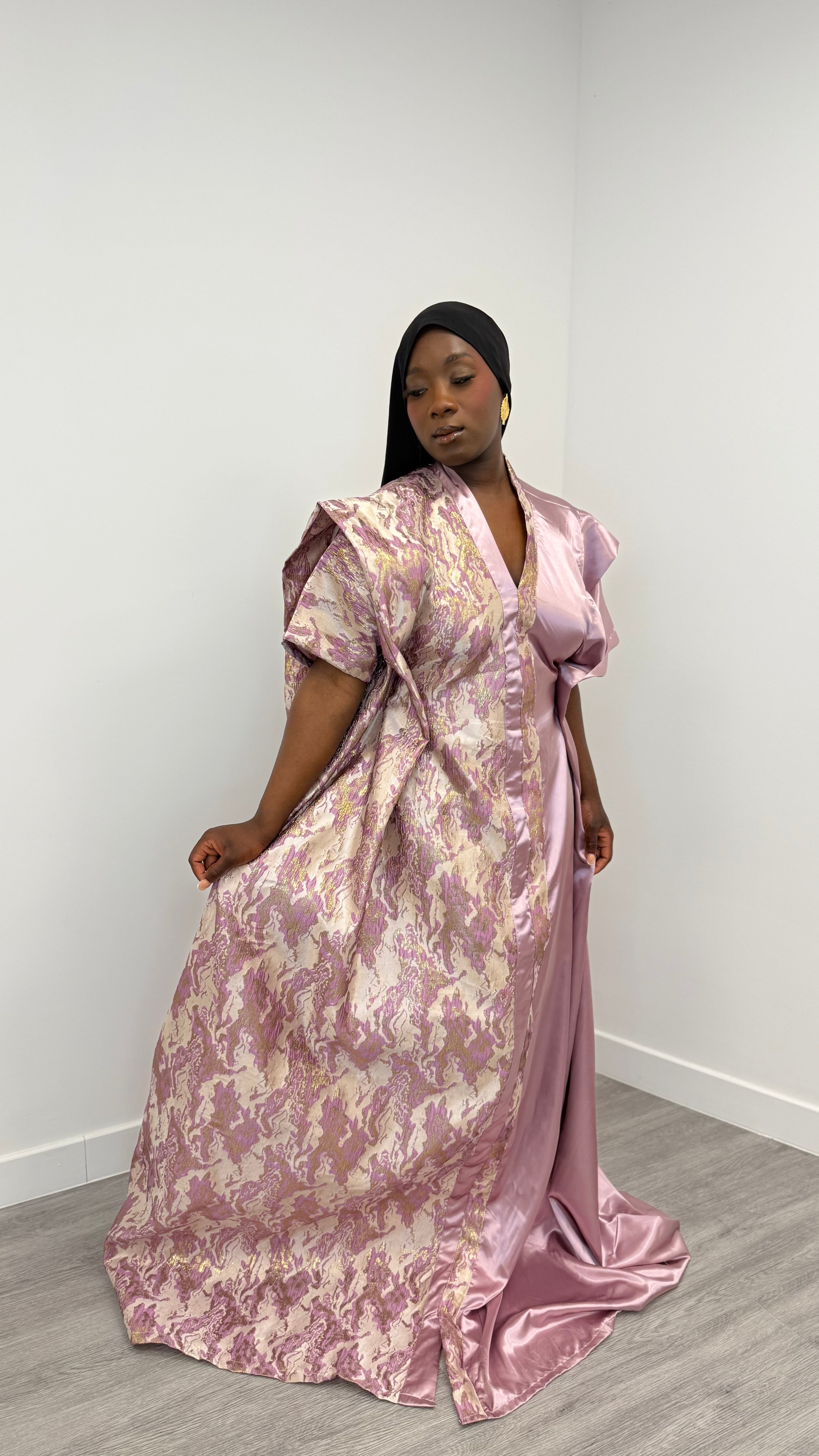 Robe Brocart Royale – Élégance & Prestance à Chaque Pas ✨