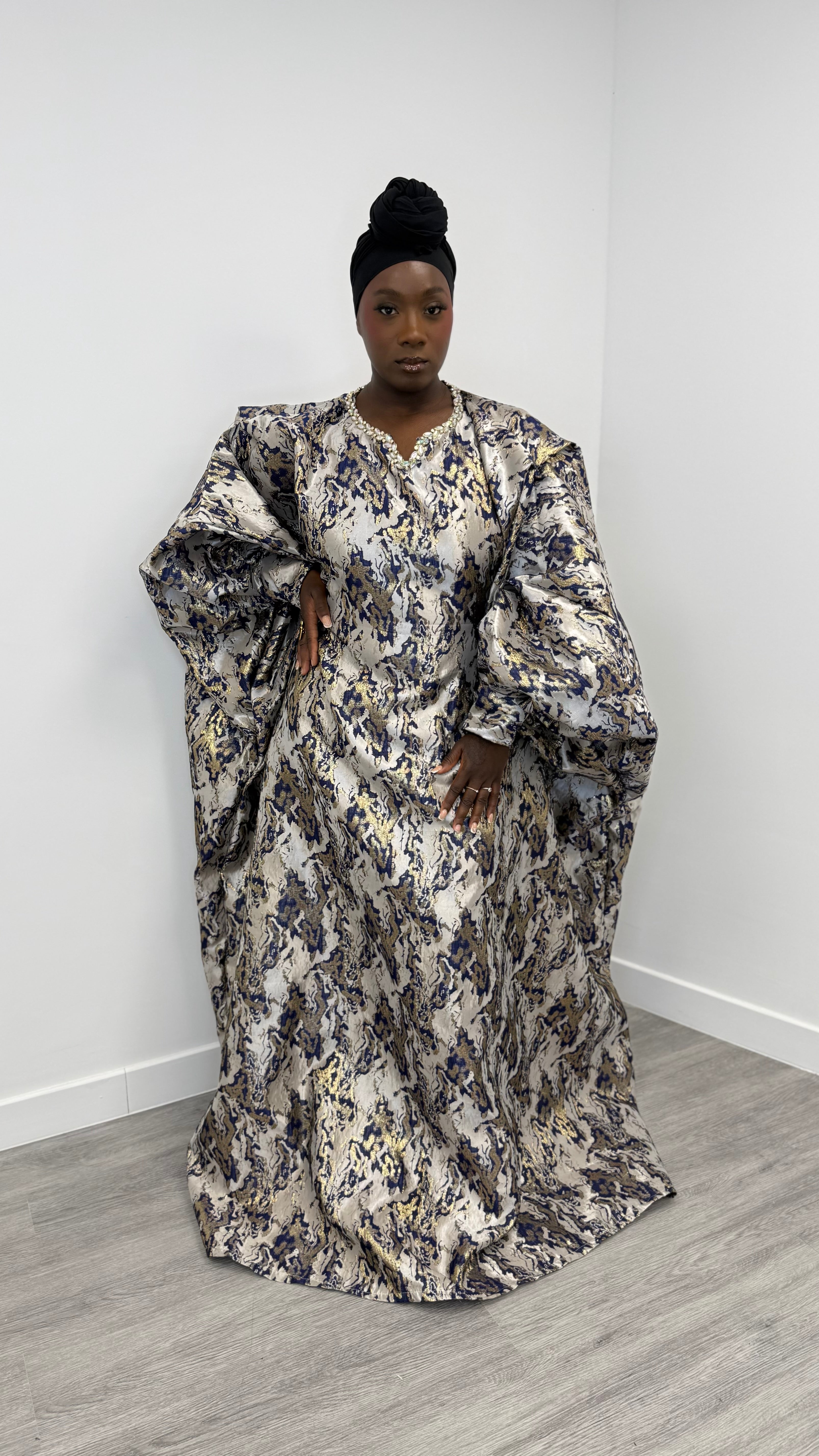 Robe royale à perles – Élégance majestueuse