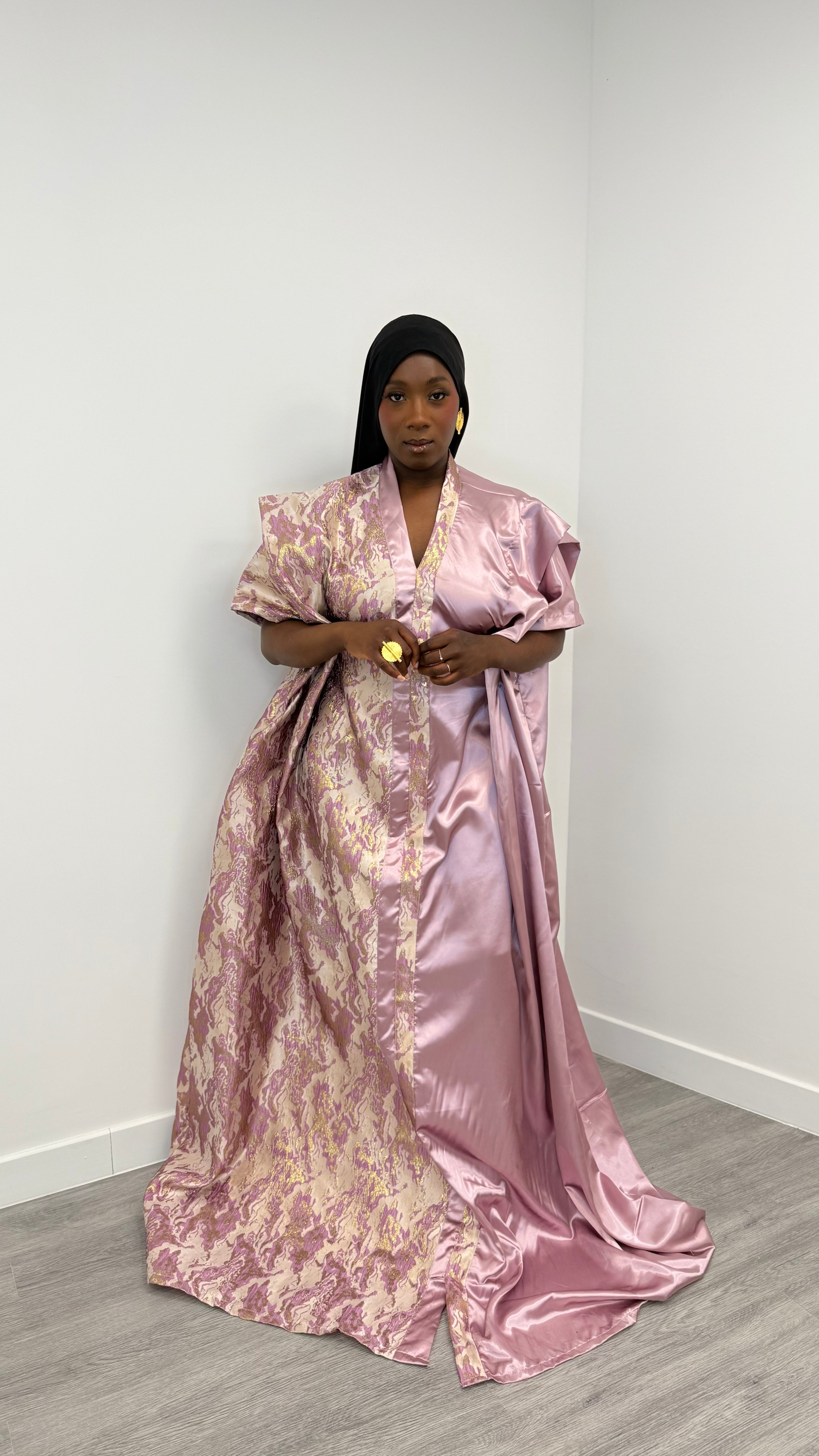 Robe Brocart Royale – Élégance & Prestance à Chaque Pas ✨