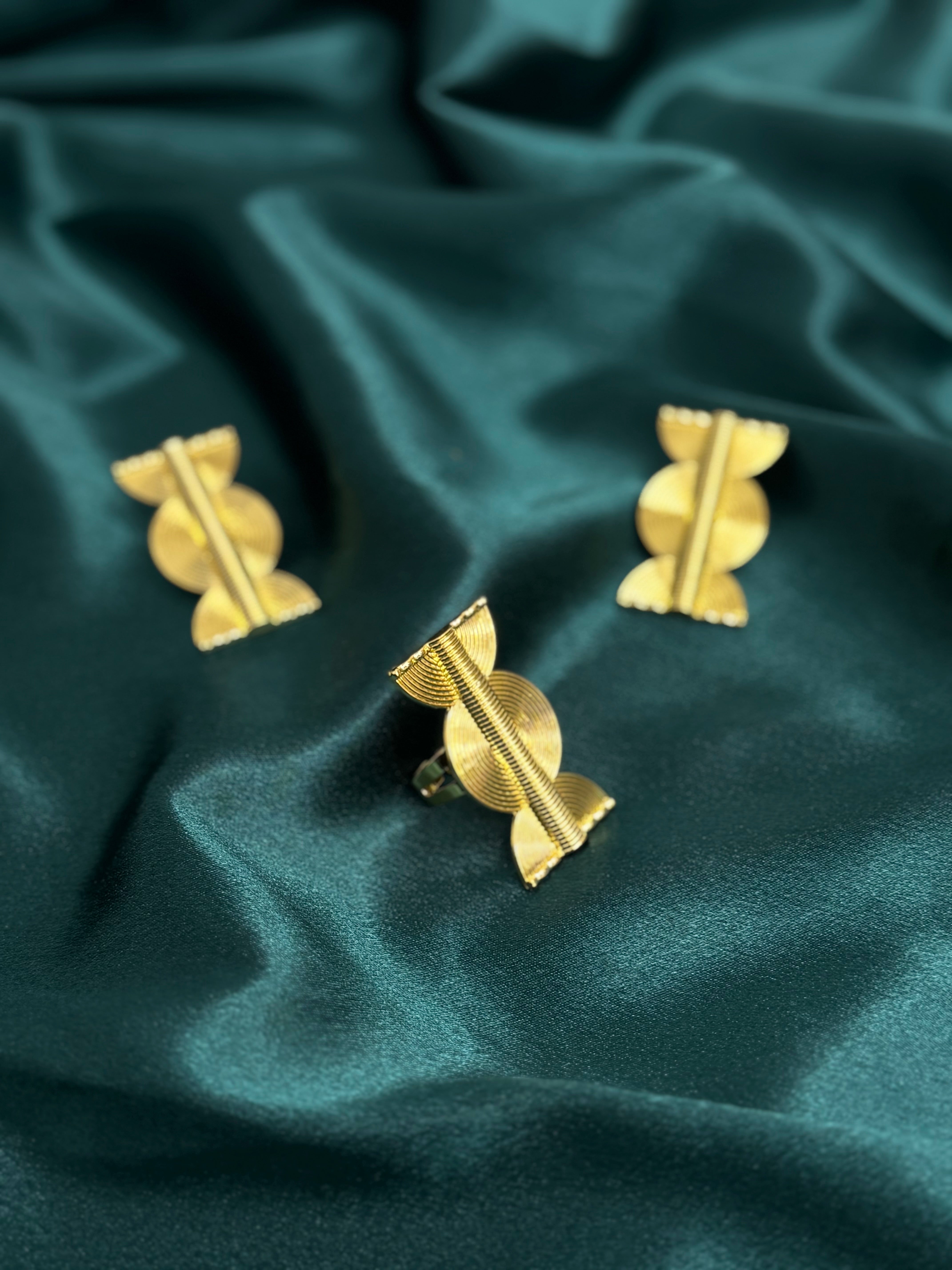Parure Dorée "Géométrie Sacrée" Élégance et caractère