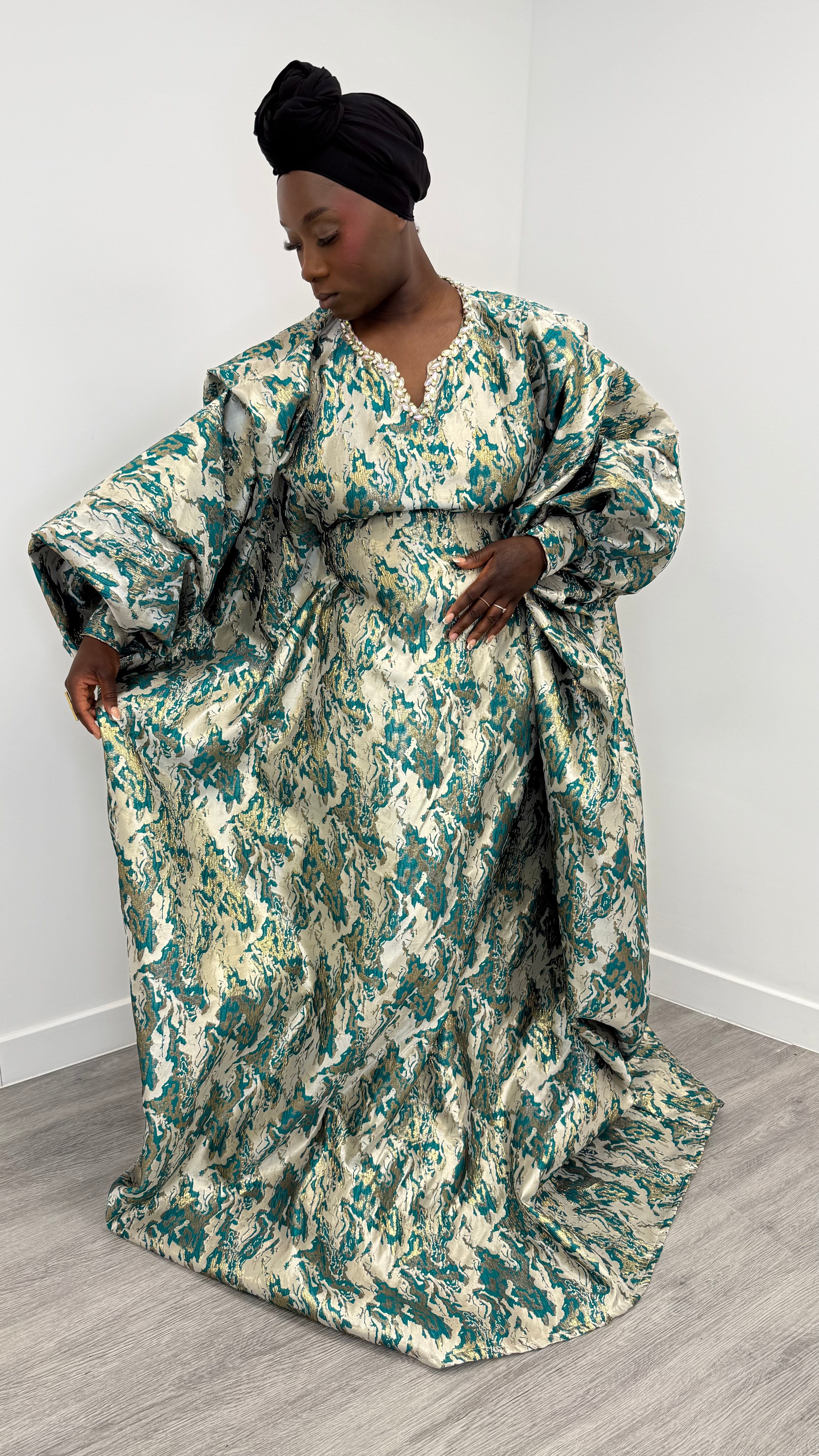 Robe royale à perles – Élégance majestueuse
